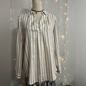 Gorgeous White House black market blouse